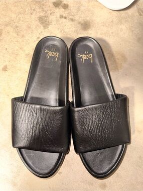 Beek Pelican Black Leather Platform Slide Sandals NWOB Womens Size 11